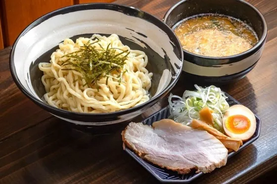 つけ麺味噌。麺とつけ汁とチャーシューと味玉